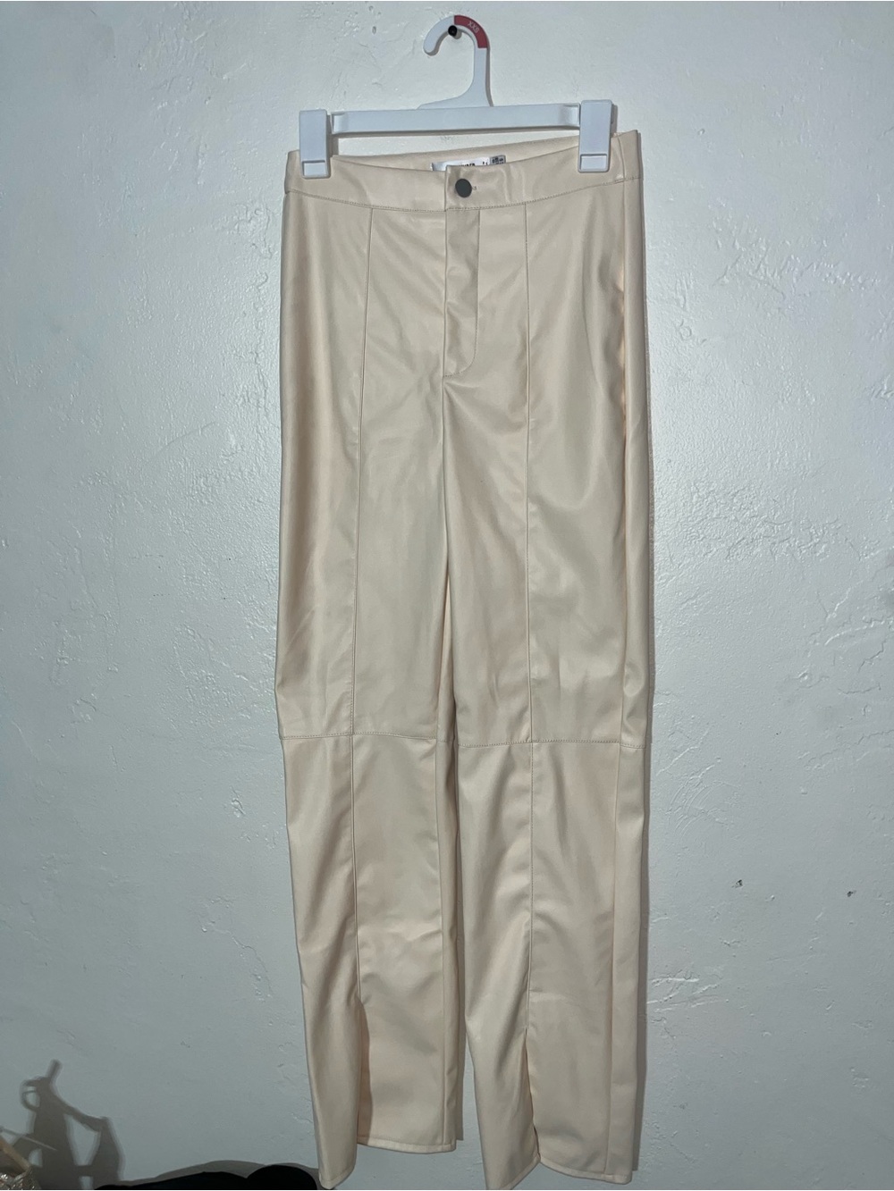Missguided Vegan / Faux Leather Cream Straight Leg Slit Pants US 6 Like New